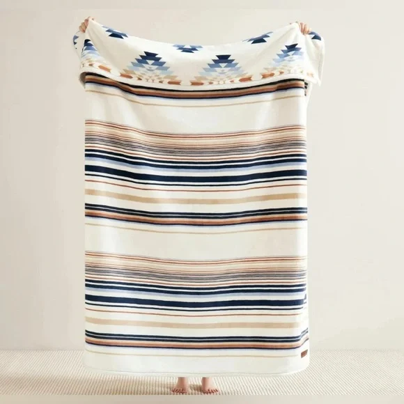 Pendleton Reversible Plush Throw Blanket 50"x70" PolyesterSuede - Savanna Stripe - Picture 2 of 5